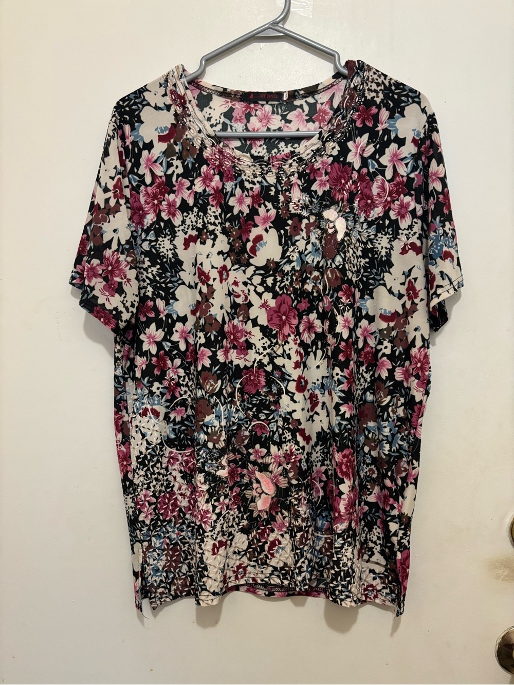 Life Style Women’s XL Floral Embellished Short Sleeve Blouse Top